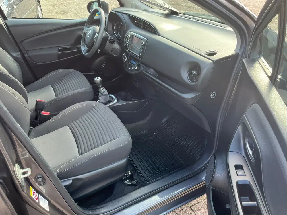 Toyota Yaris 1.5 Vvt-i 111pk Start&Stop 5D 2019 Grijs A uit 2019, foto 10
