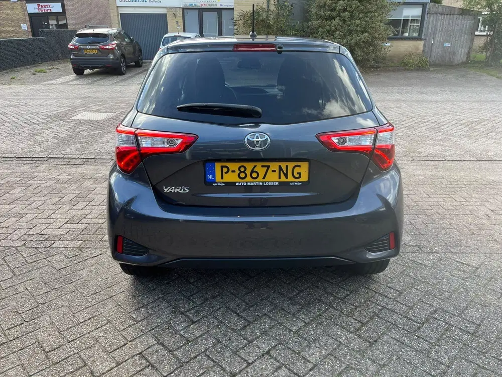 Toyota Yaris 1.5 Vvt-i 111pk Start&Stop 5D 2019 Grijs A uit 2019, foto 3