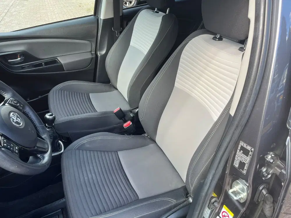 Toyota Yaris 1.5 Vvt-i 111pk Start&Stop 5D 2019 Grijs A uit 2019, foto 8