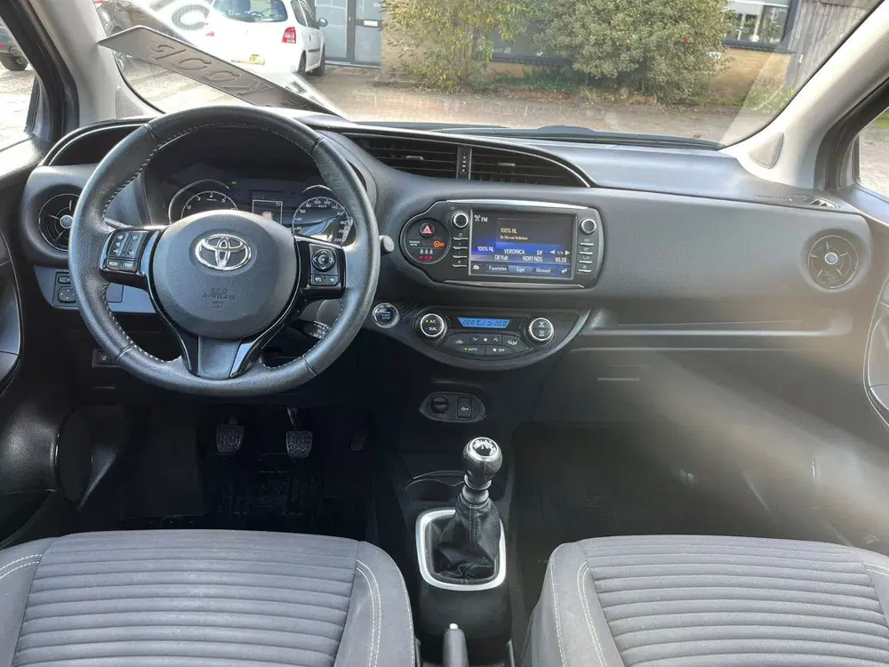 Toyota Yaris 1.5 Vvt-i 111pk Start&Stop 5D 2019 Grijs A uit 2019, foto 9