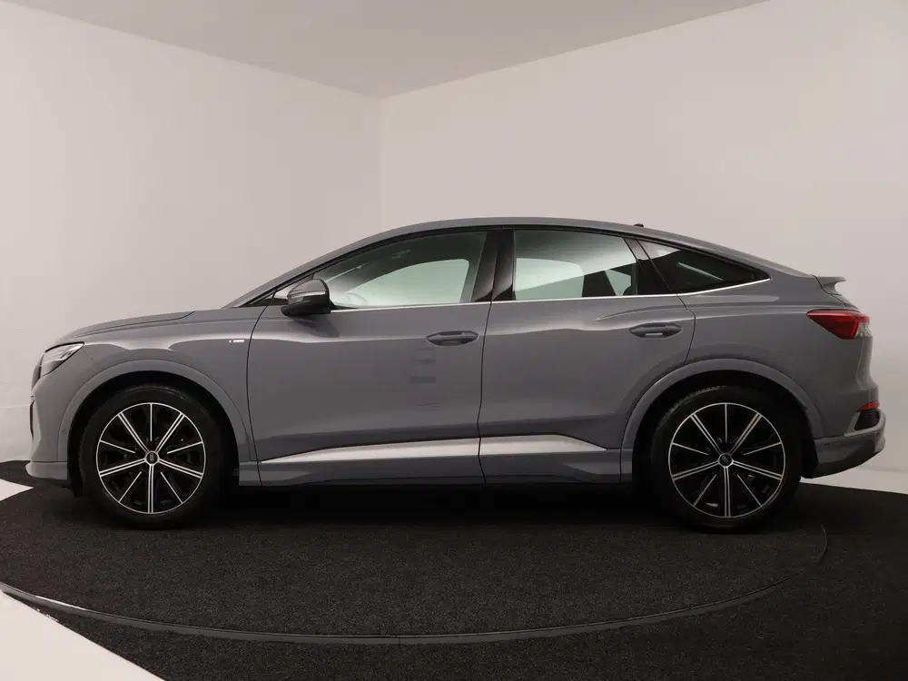 Audi Q4 e-tron 35 S edition 55 kWh uit 2024, foto 3