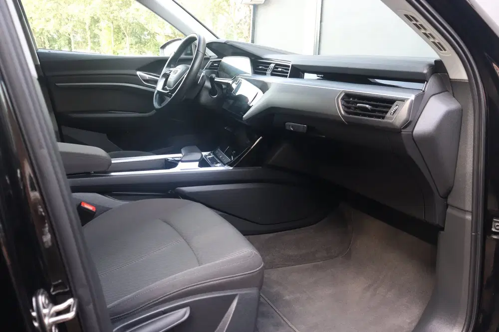 Audi e-tron 50 quattro edition 71 kWh 313PK uit 2021, foto 11