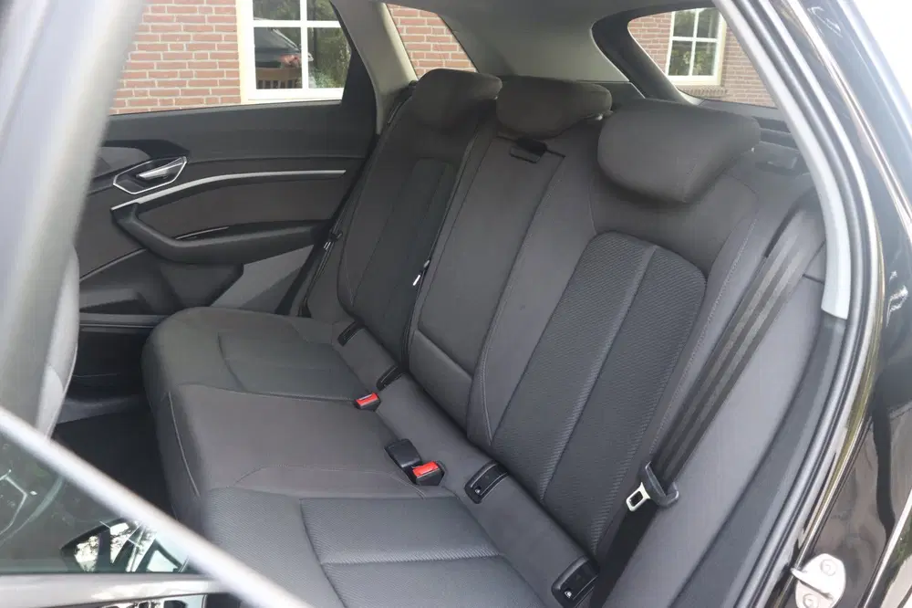 Audi e-tron 50 quattro edition 71 kWh 313PK uit 2021, foto 12