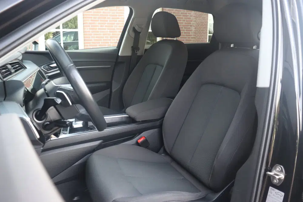 Audi e-tron 50 quattro edition 71 kWh 313PK uit 2021, foto 9