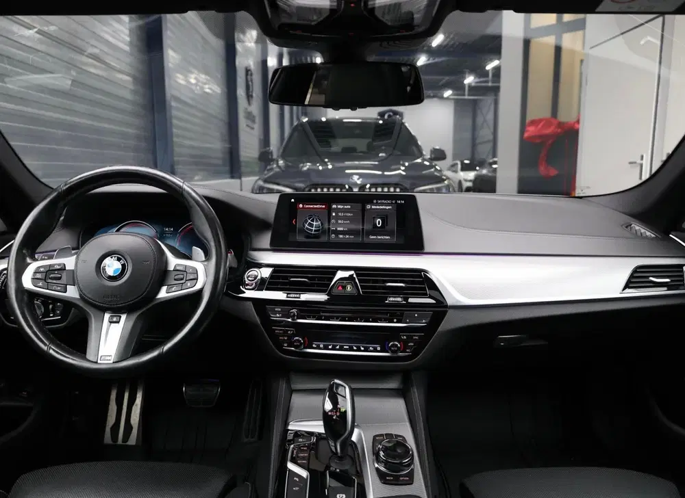 BMW 5-serie 540i xDrive M-Sport LED uit 2019, foto 2
