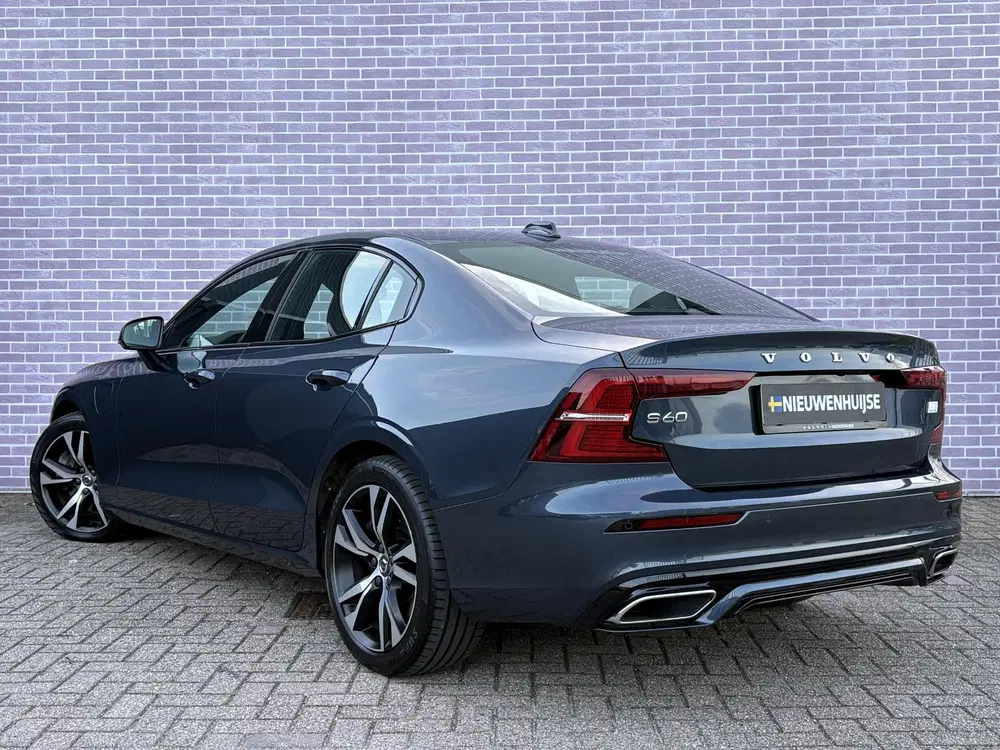 Volvo S60 Recharge T8 AWD R-DESIGN uit 2021, foto 3