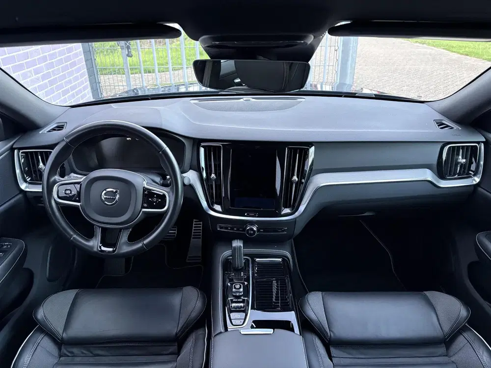Volvo S60 Recharge T8 AWD R-DESIGN uit 2021, foto 4