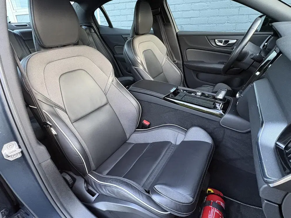 Volvo S60 Recharge T8 AWD R-DESIGN uit 2021, foto 5