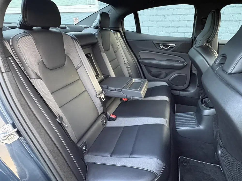 Volvo S60 Recharge T8 AWD R-DESIGN uit 2021, foto 6
