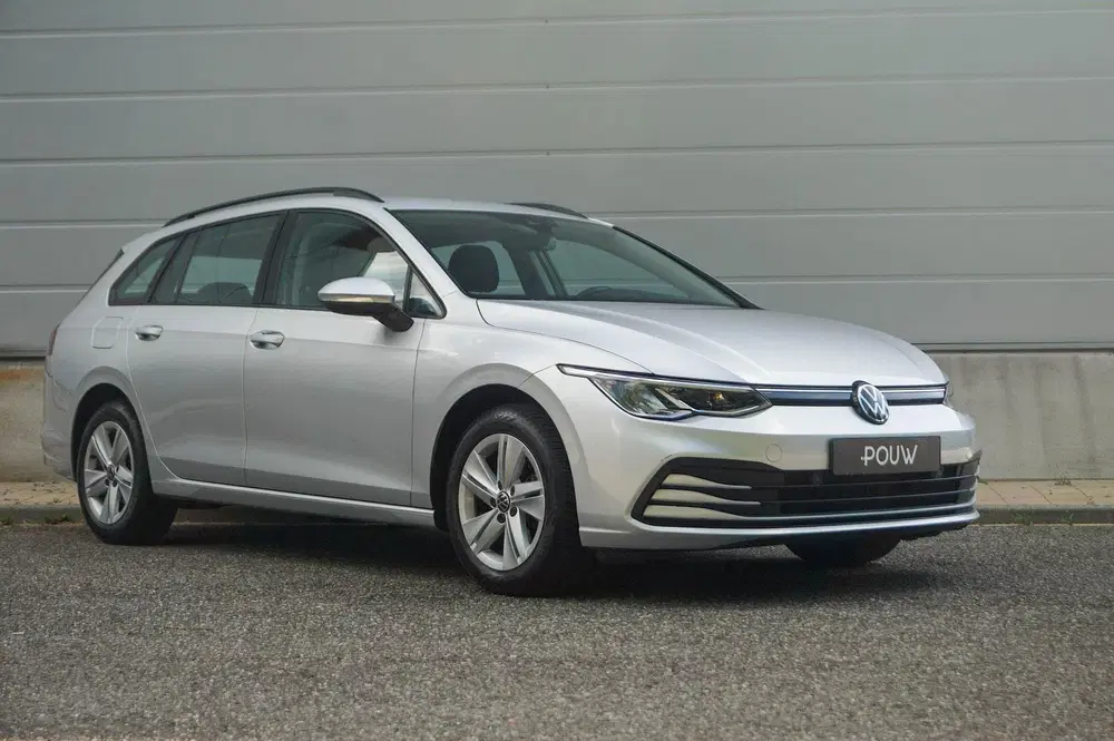 Volkswagen Golf 1.0 eTSI 110pk DSG Life uit 2022, foto 10