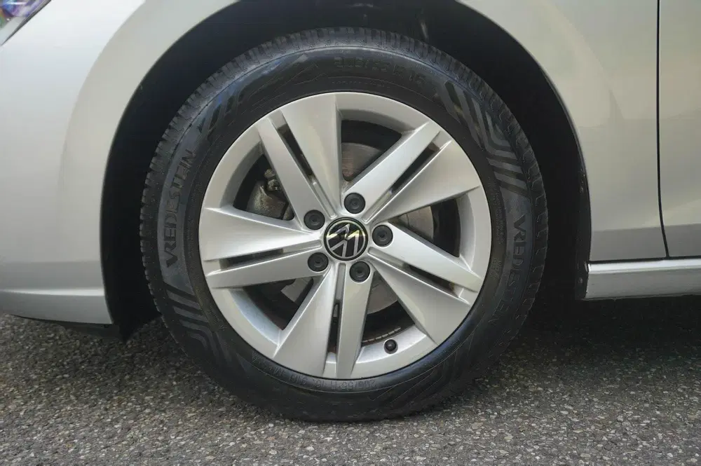 Volkswagen Golf 1.0 eTSI 110pk DSG Life uit 2022, foto 14