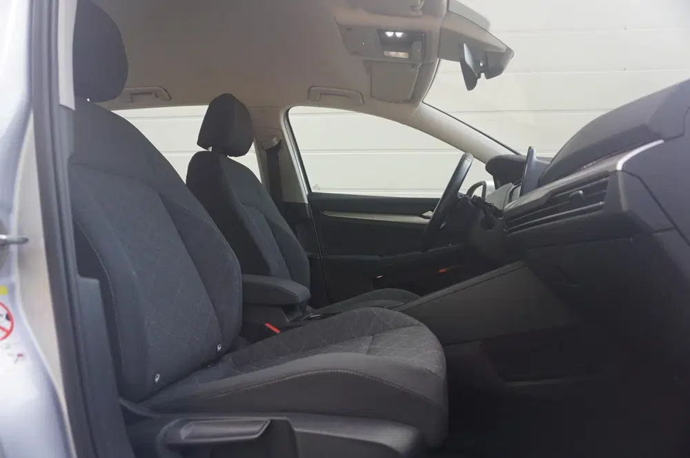 Volkswagen Golf 1.0 eTSI 110pk DSG Life uit 2022, foto 15