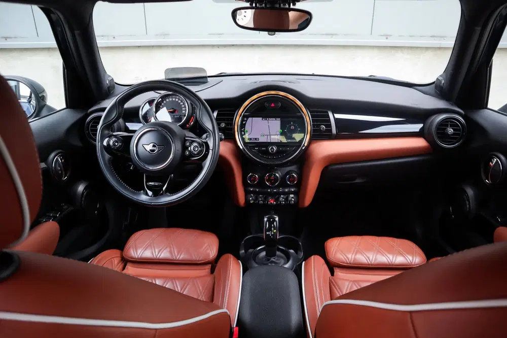 Mini Cooper Cooper 5-Deurs 1.5 Automaat uit 2019, foto 2