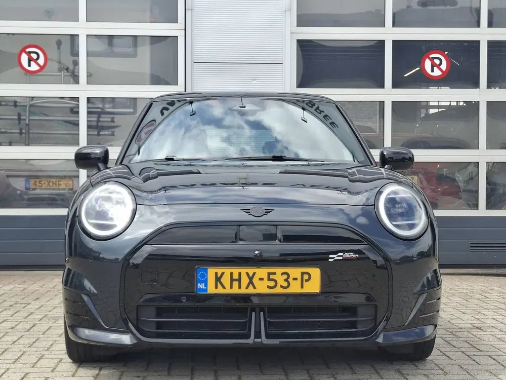 Mini John Cooper Works Cooper SE John Cooper Works 54.2 kWh uit 2024, foto 13