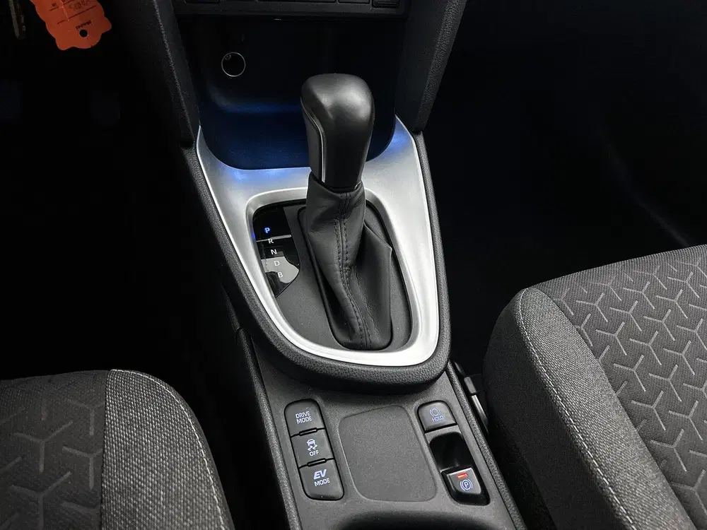 Toyota Yaris Cross 1.5 Hybrid Dynamic + Limited Dealer Onder uit 2023, foto 14