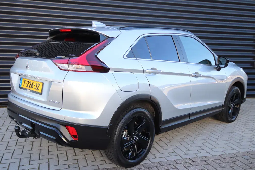 Mitsubishi Eclipse Cross 2.4 PHEV Black Edition E.Achterklep uit 2023, foto 2