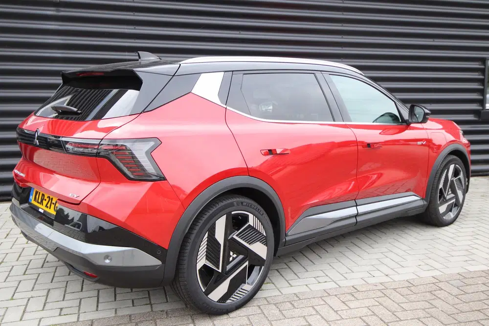 Mitsubishi Eclipse Cross Intense+ 87 kWh Zwart dak uit 2026, foto 2