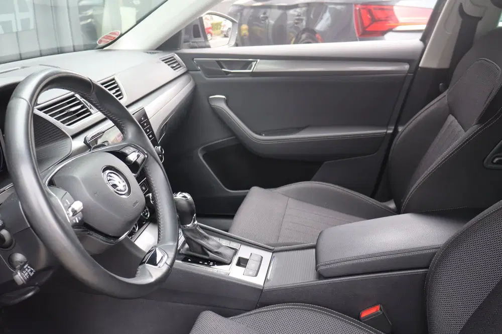 Skoda Superb 1.4 TSI iV Business Edition Plus uit 2023, foto 3