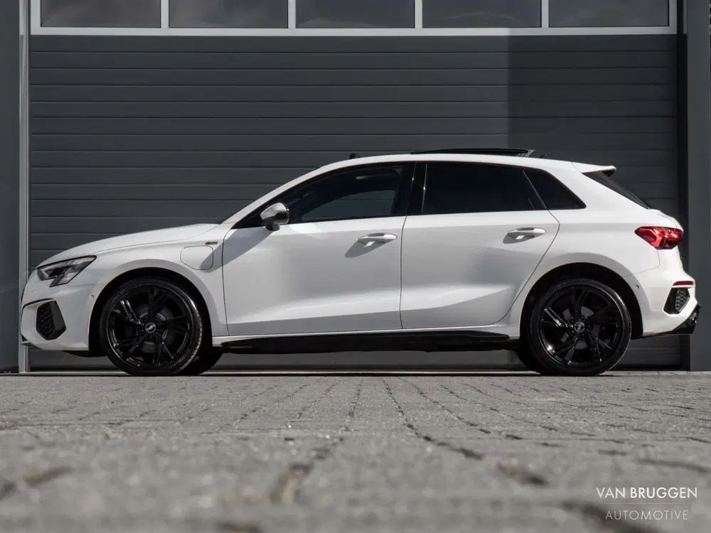 Audi A3 40 TFSI e S-Line Pano RS-Stoelen Massage S uit 2022, foto 12