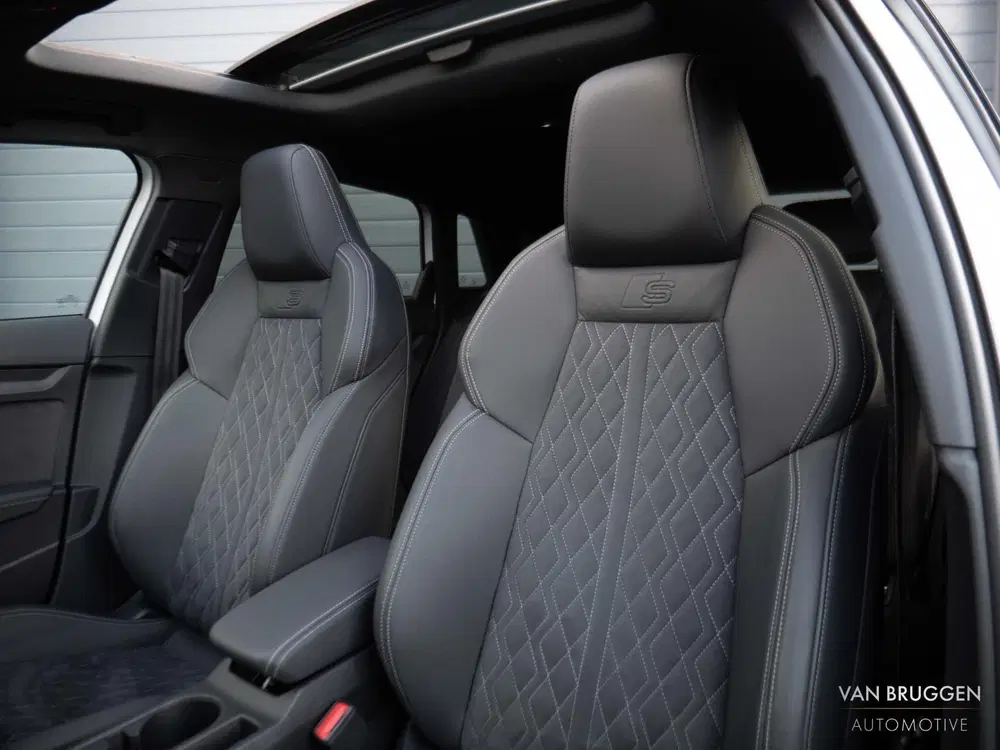 Audi A3 40 TFSI e S-Line Pano RS-Stoelen Massage S uit 2022, foto 2