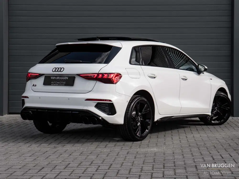 Audi A3 40 TFSI e S-Line Pano RS-Stoelen Massage S uit 2022, foto 4