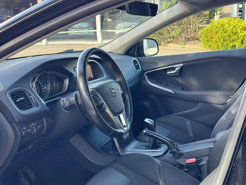 Volvo V40 2.0 T2 Momentum uit 2019, foto 10