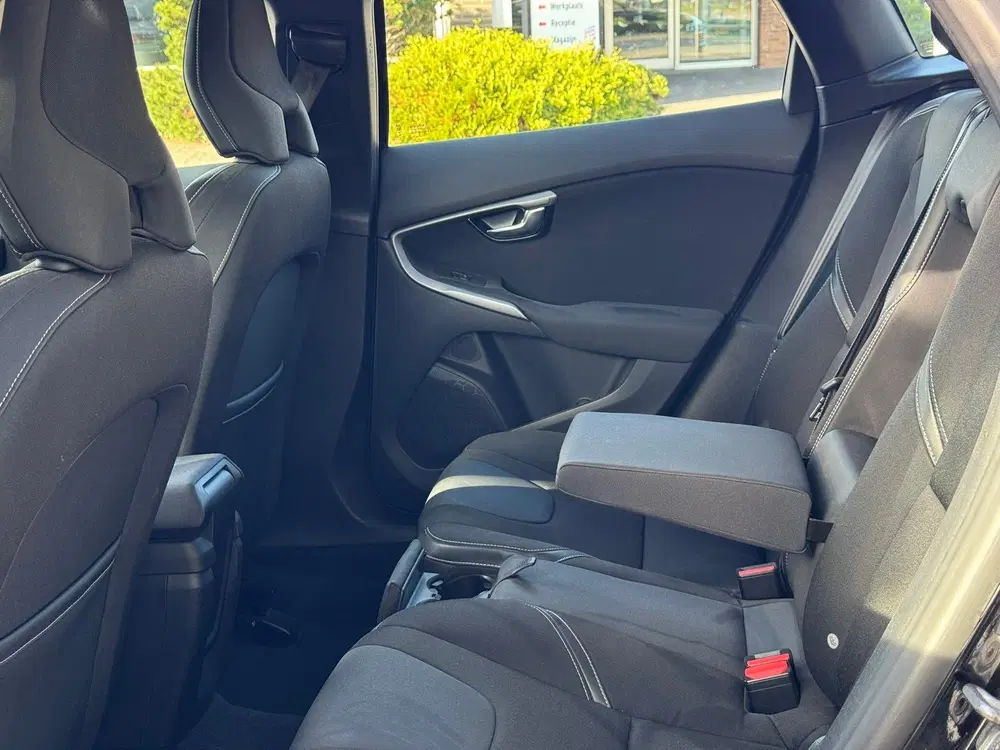 Volvo V40 2.0 T2 Momentum uit 2019, foto 12