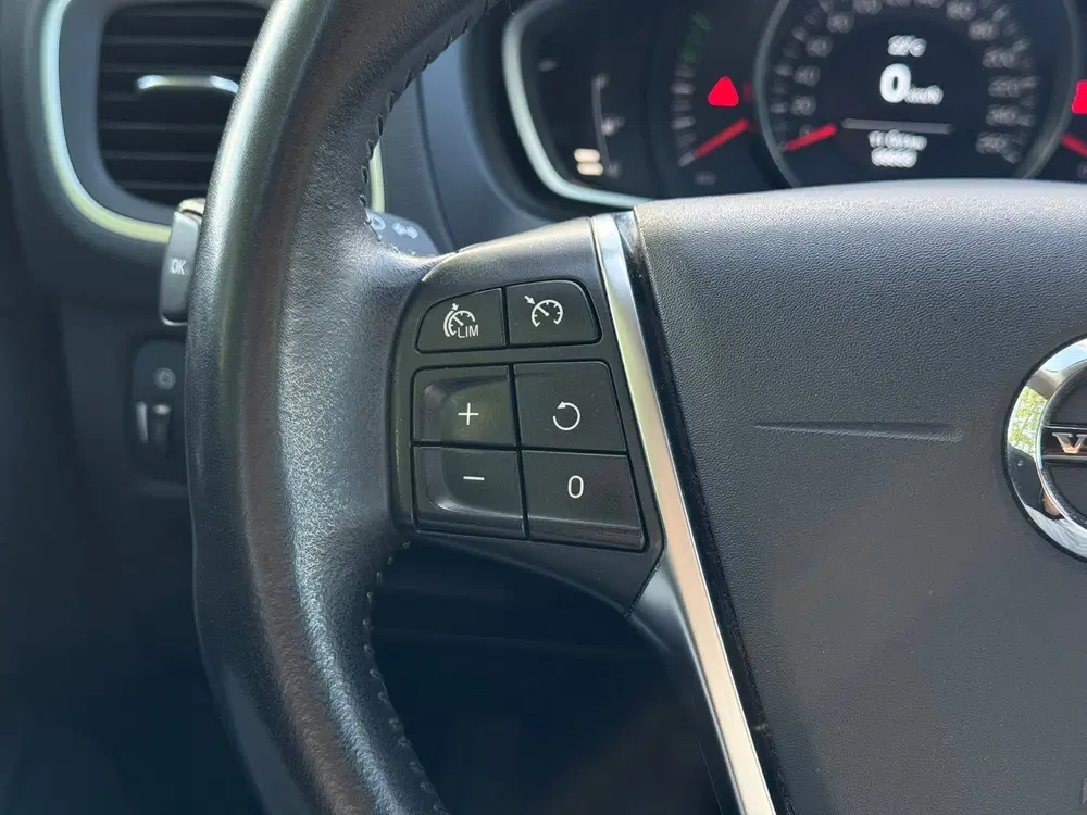 Volvo V40 2.0 T2 Momentum uit 2019, foto 15