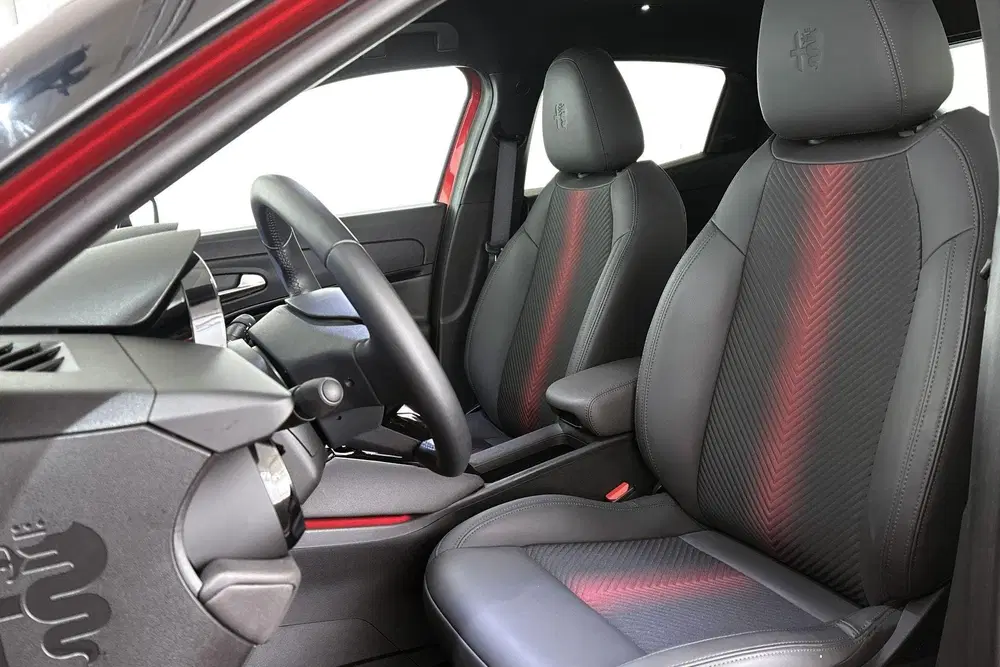 Alfa Romeo Junior Elettrica Speciale 54 kWh Massage Stoelver uit 2025, foto 6