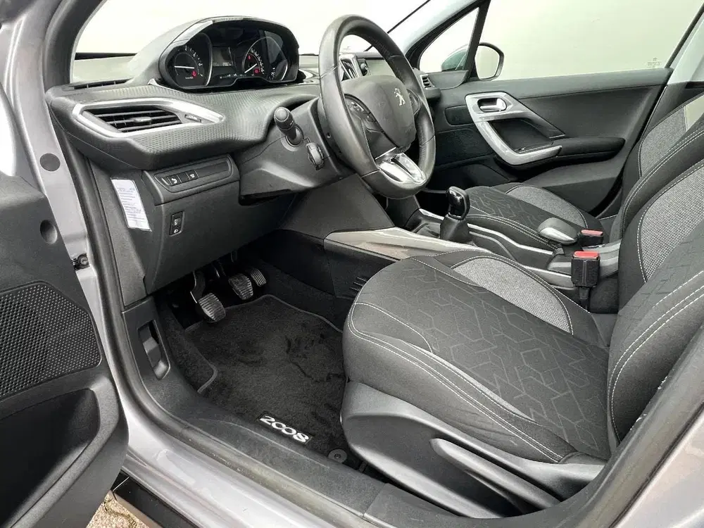 Peugeot 2008 1.2 PureTech uit 2019, foto 10