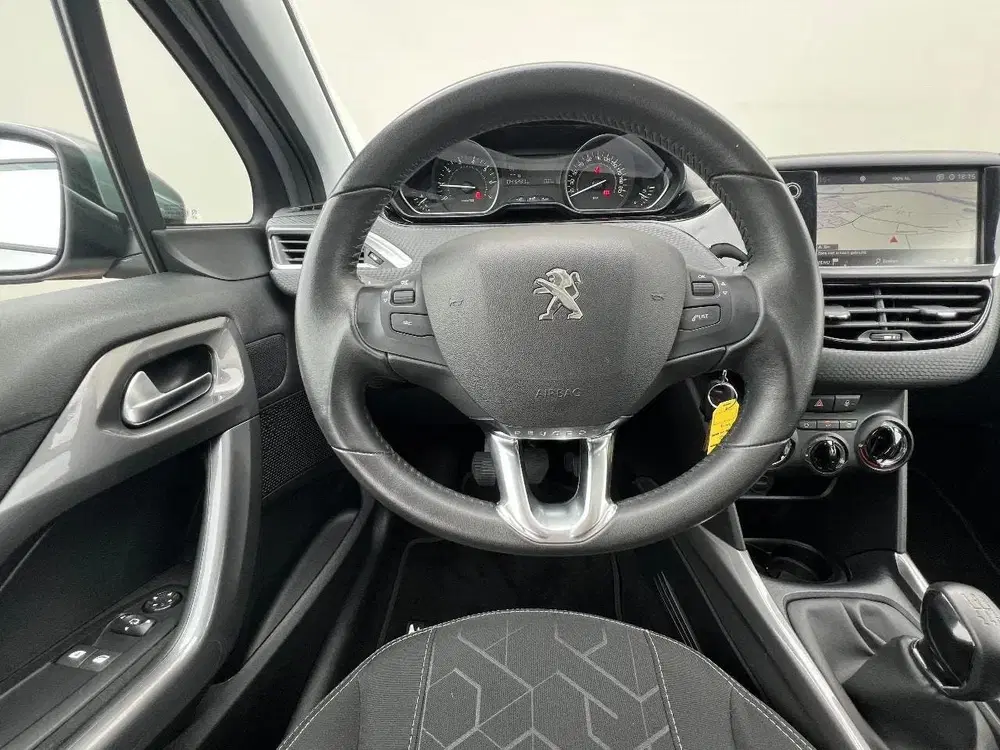 Peugeot 2008 1.2 PureTech uit 2019, foto 11