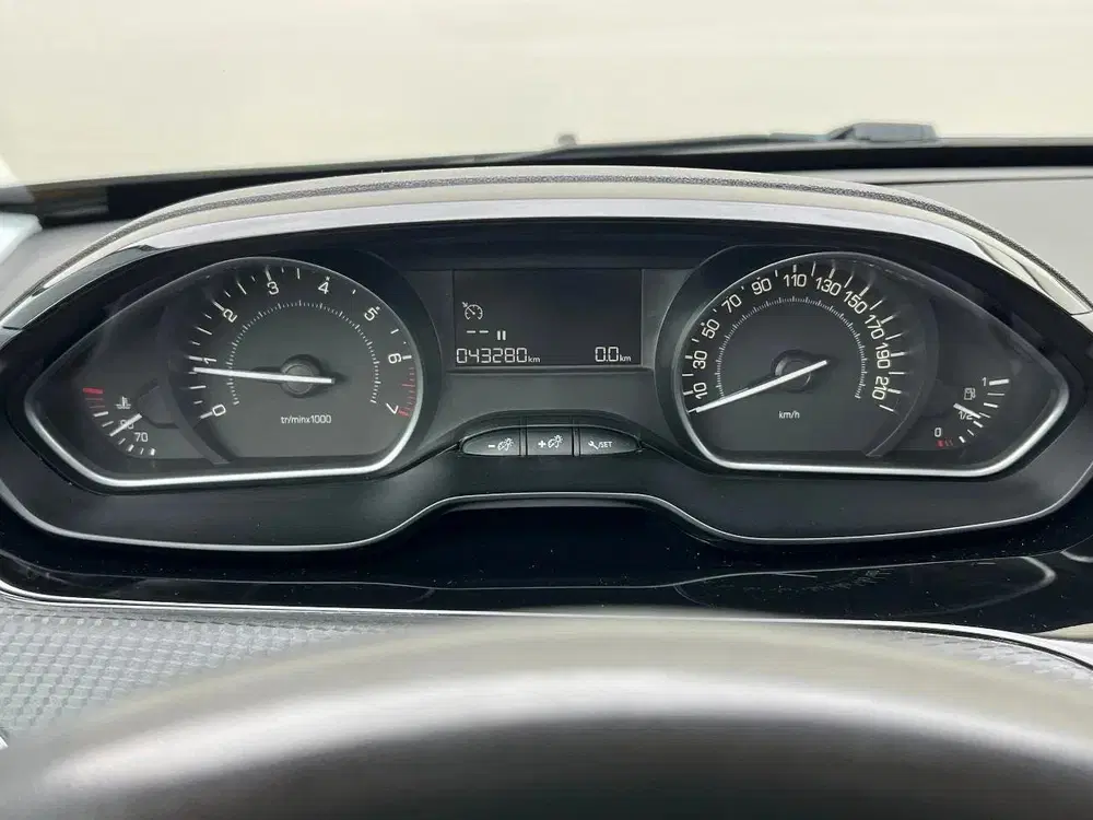 Peugeot 2008 1.2 PureTech uit 2019, foto 13