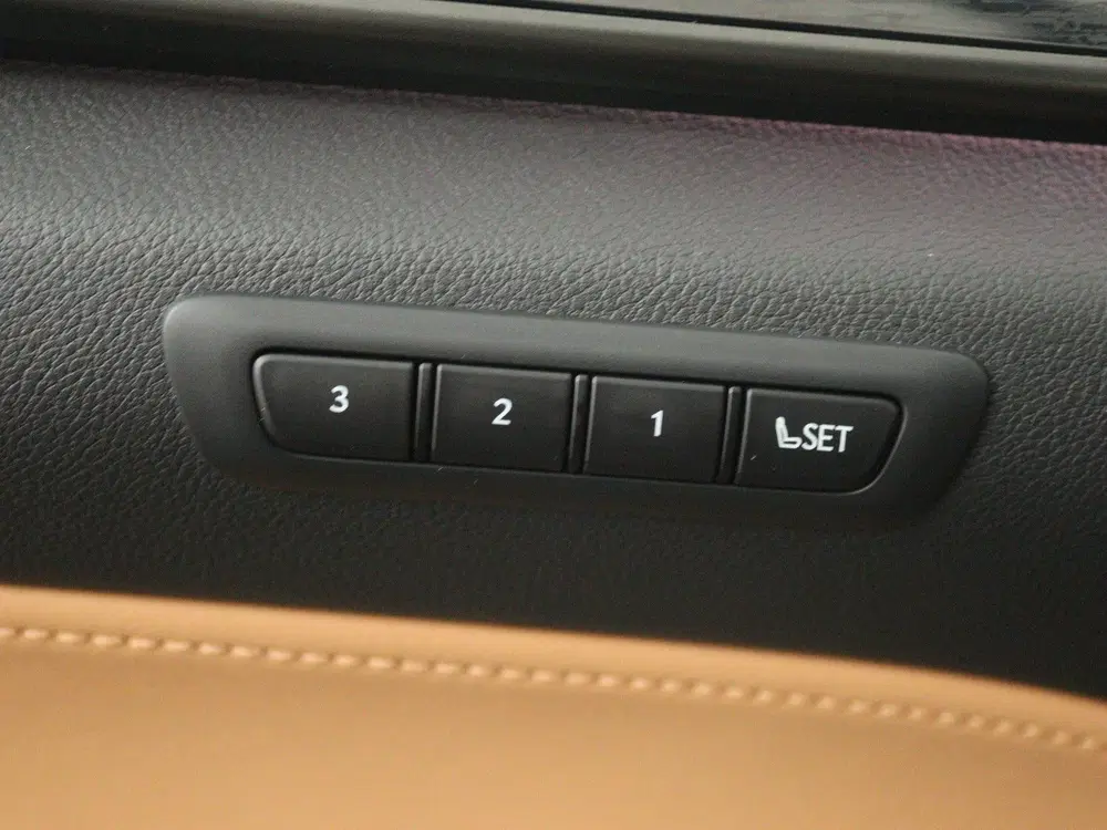 Lexus NX 450h+ AWD Launch Edition uit 2022, foto 6