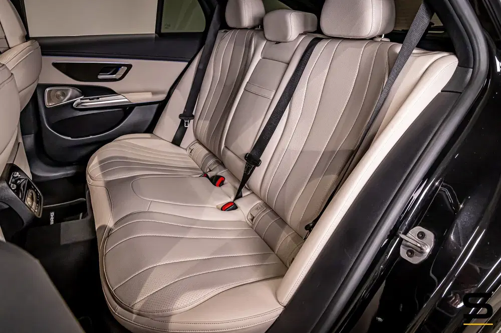 Mercedes-Benz E-Klasse 300 e Exclusive Line uit 2024, foto 13