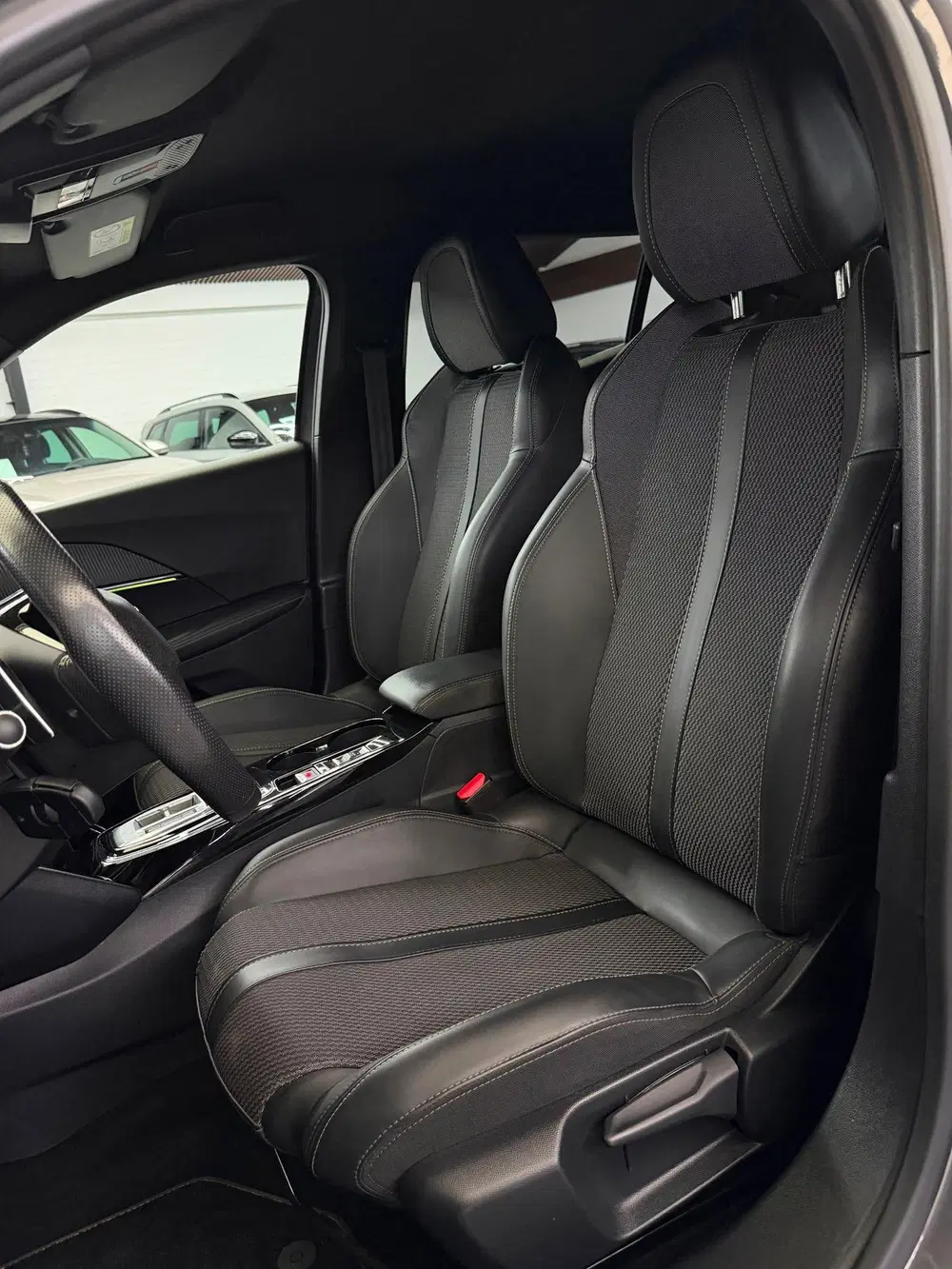 Peugeot 2008 1.2 PureTech 130 GT CarPlay Trekhaak Camer uit 2024, foto 4
