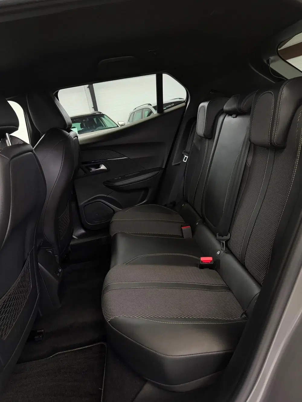 Peugeot 2008 1.2 PureTech 130 GT CarPlay Trekhaak Camer uit 2024, foto 5