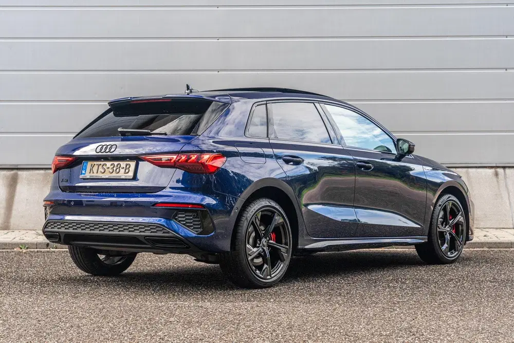 Audi A3 45 TFSIe 245pk PHEV S Edition Competition uit 2023, foto 2
