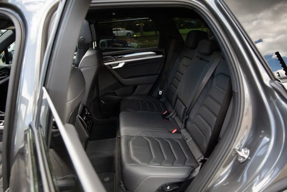 Volkswagen Touareg 4.0 TDI R-Line 422PK V8 uit 2020, foto 10