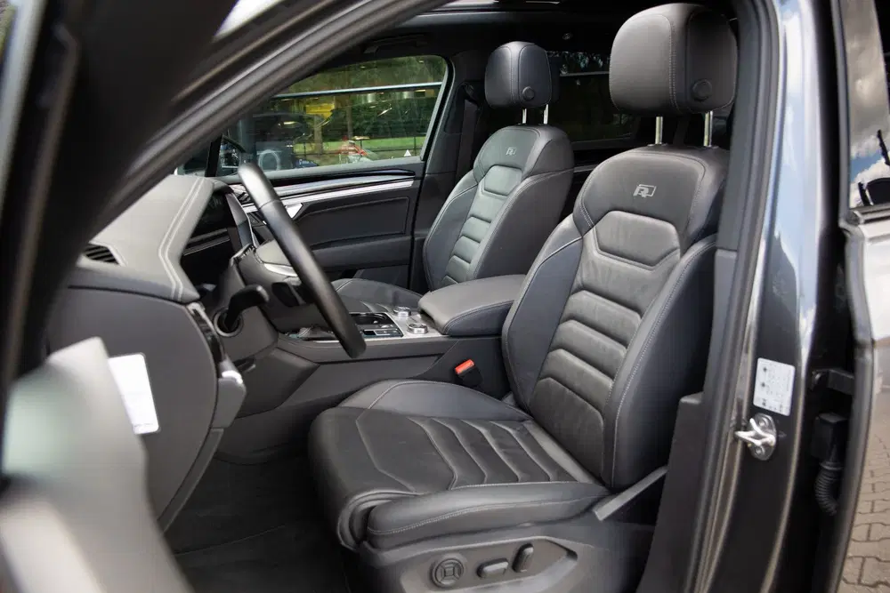 Volkswagen Touareg 4.0 TDI R-Line 422PK V8 uit 2020, foto 4