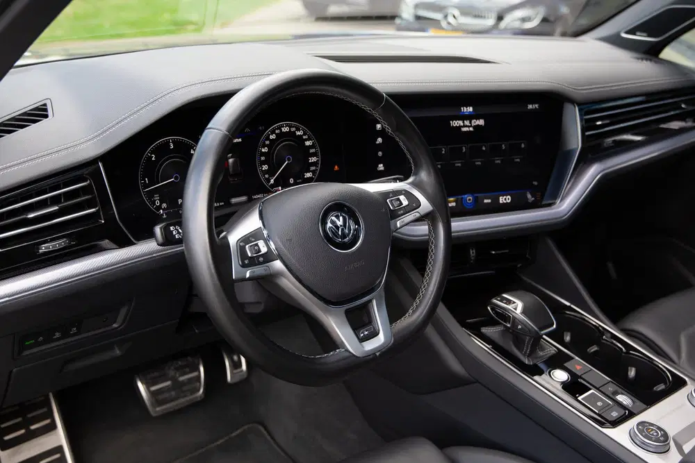 Volkswagen Touareg 4.0 TDI R-Line 422PK V8 uit 2020, foto 5