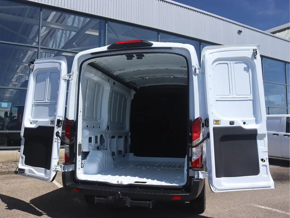 Ford Transit 350 2.0 TDCI 130 pk L2H2 Trend uit 2024, foto 3