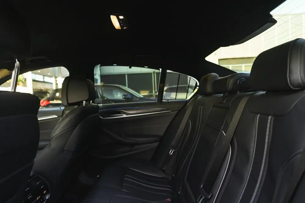 BMW 5-serie 530e High Executive M Sport Automaat uit 2021, foto 11