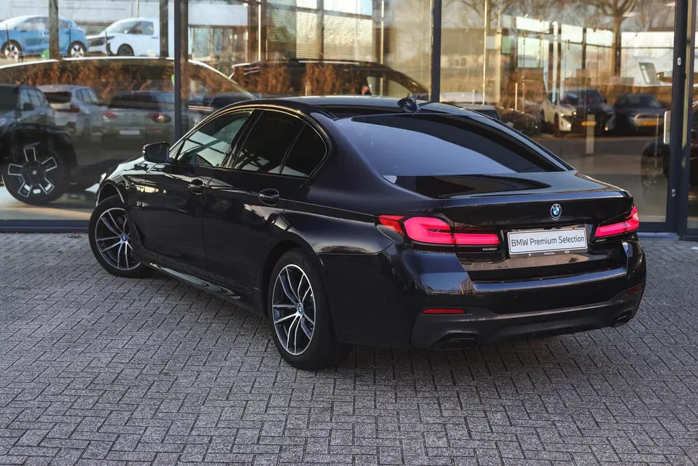 BMW 5-serie 530e High Executive M Sport Automaat uit 2021, foto 2