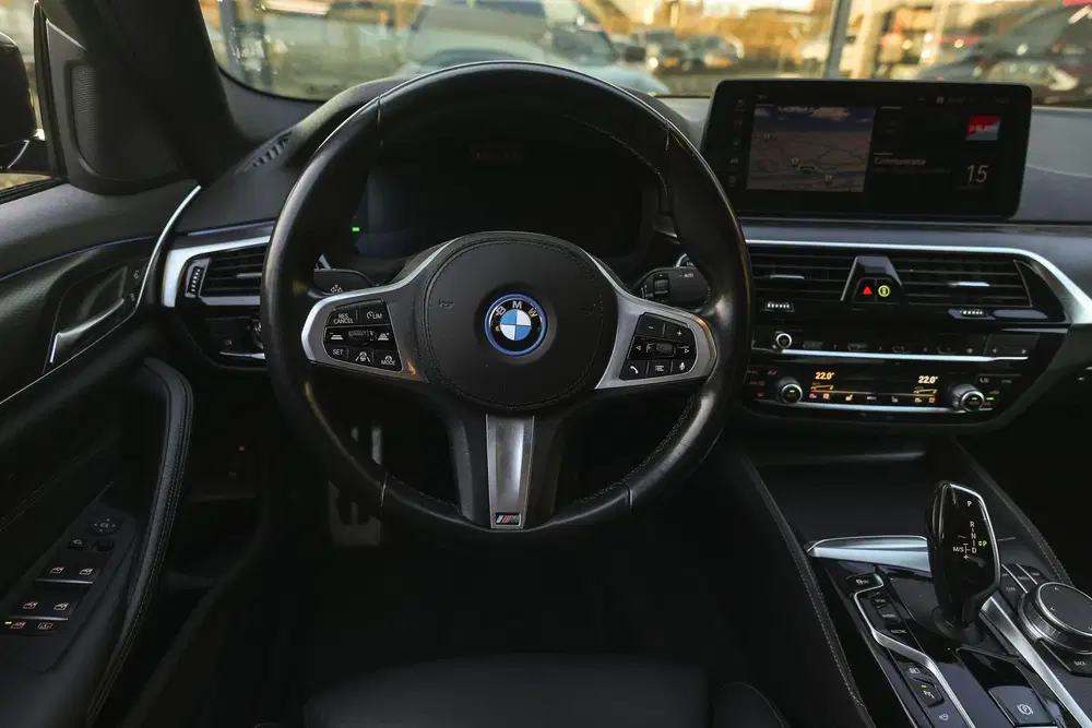 BMW 5-serie 530e High Executive M Sport Automaat uit 2021, foto 3