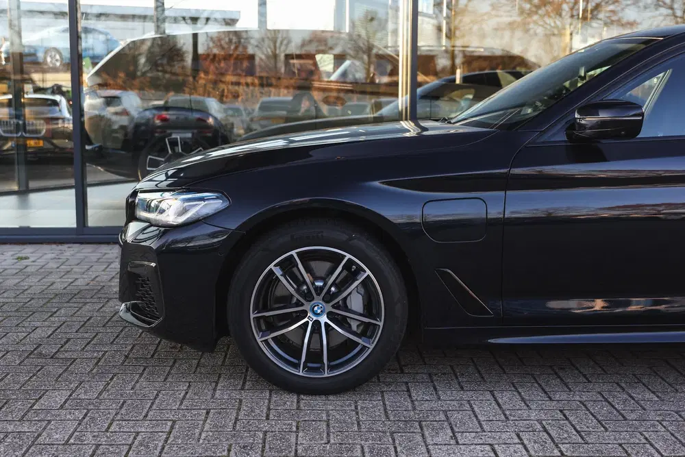 BMW 5-serie 530e High Executive M Sport Automaat uit 2021, foto 4