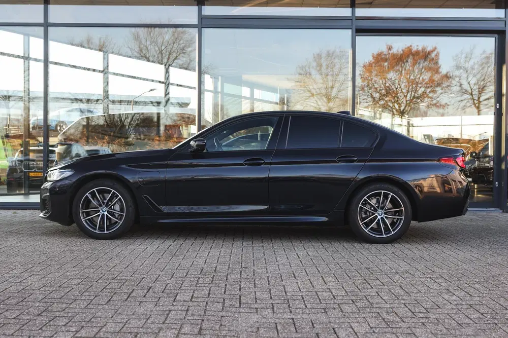 BMW 5-serie 530e High Executive M Sport Automaat uit 2021, foto 7