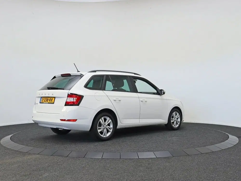 Skoda Fabia 1.0 TSI Business Edition uit 2022, foto 2