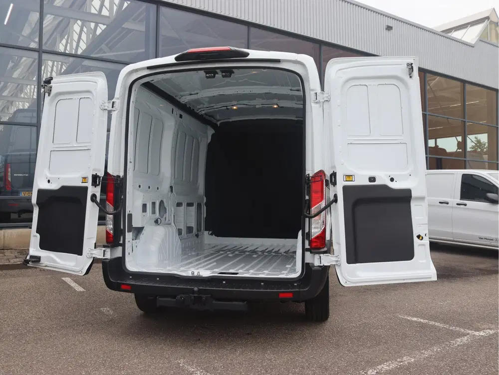Ford Transit 350 2.0 TDCI 130 pk L2H2 Trend uit 2024, foto 3