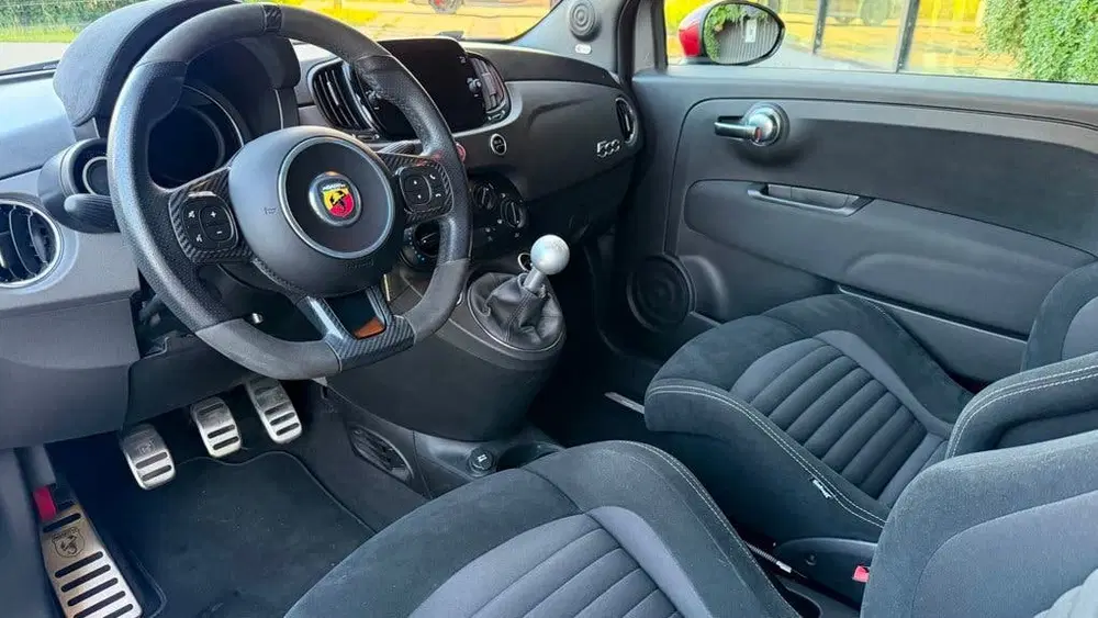 Abarth 695 1.4 T-Jet Abarth Competizione uit 2022, foto 15