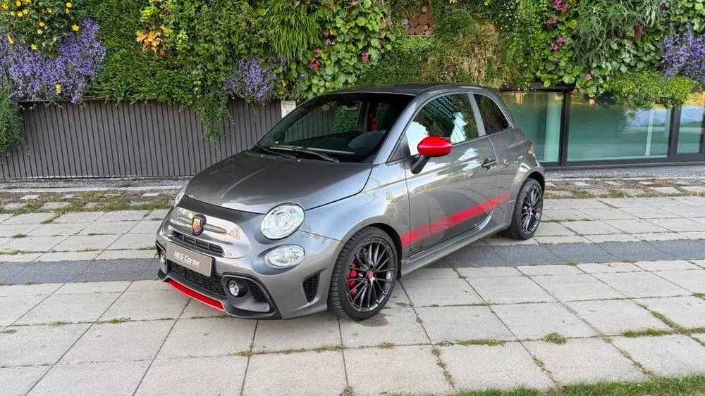 Abarth 695 1.4 T-Jet Abarth Competizione uit 2022, foto 2